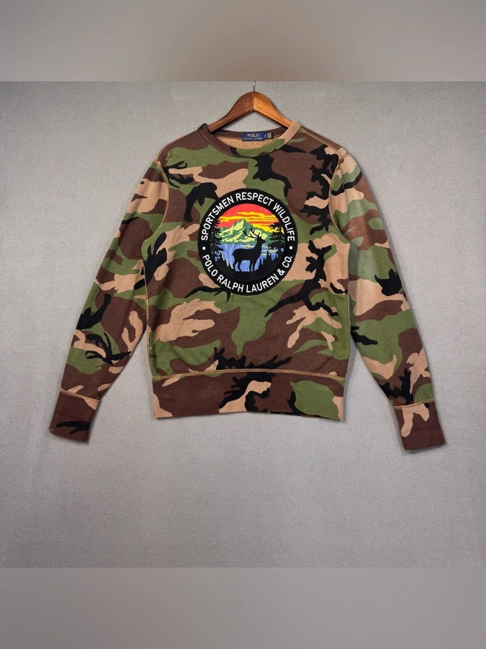 Polo Ralph Lauren close circular chest